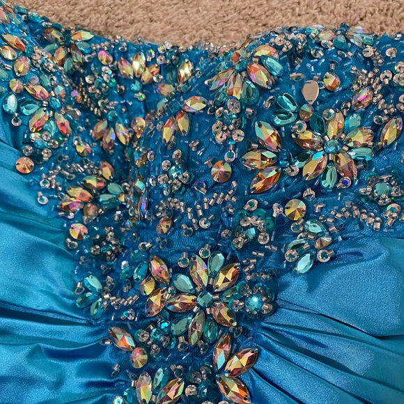 💎Prom Dress with Gem Detailing - Sky Blue💎 - Picture 6 of 12